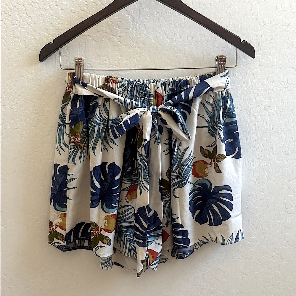 SHEIN Tropical Print Women's Shorts